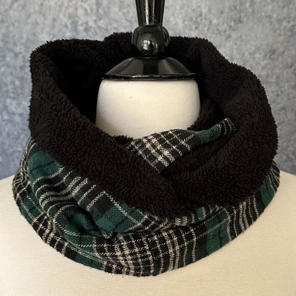 Green Plaid & Sherpa Fleece Snood Scarf - Picture 2 of 2